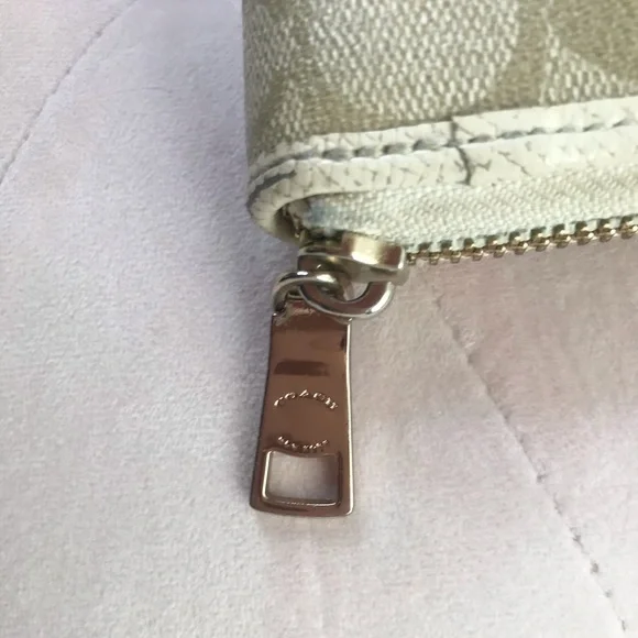 COACH ACCORDION WALLET - Picture 5 of 16